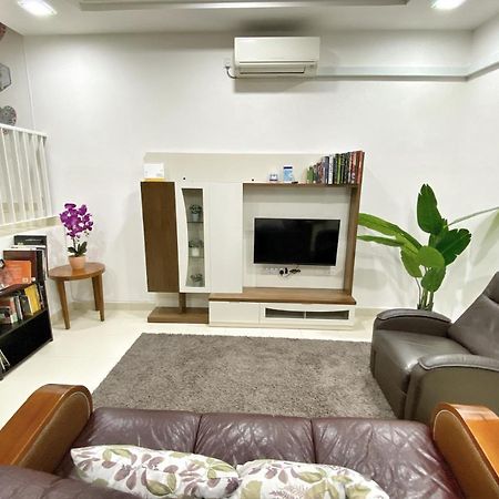 Teratak Persona Homestay. 4 Rooms Double Storey Terrace In Kuantan City. Eksteriør bilde
