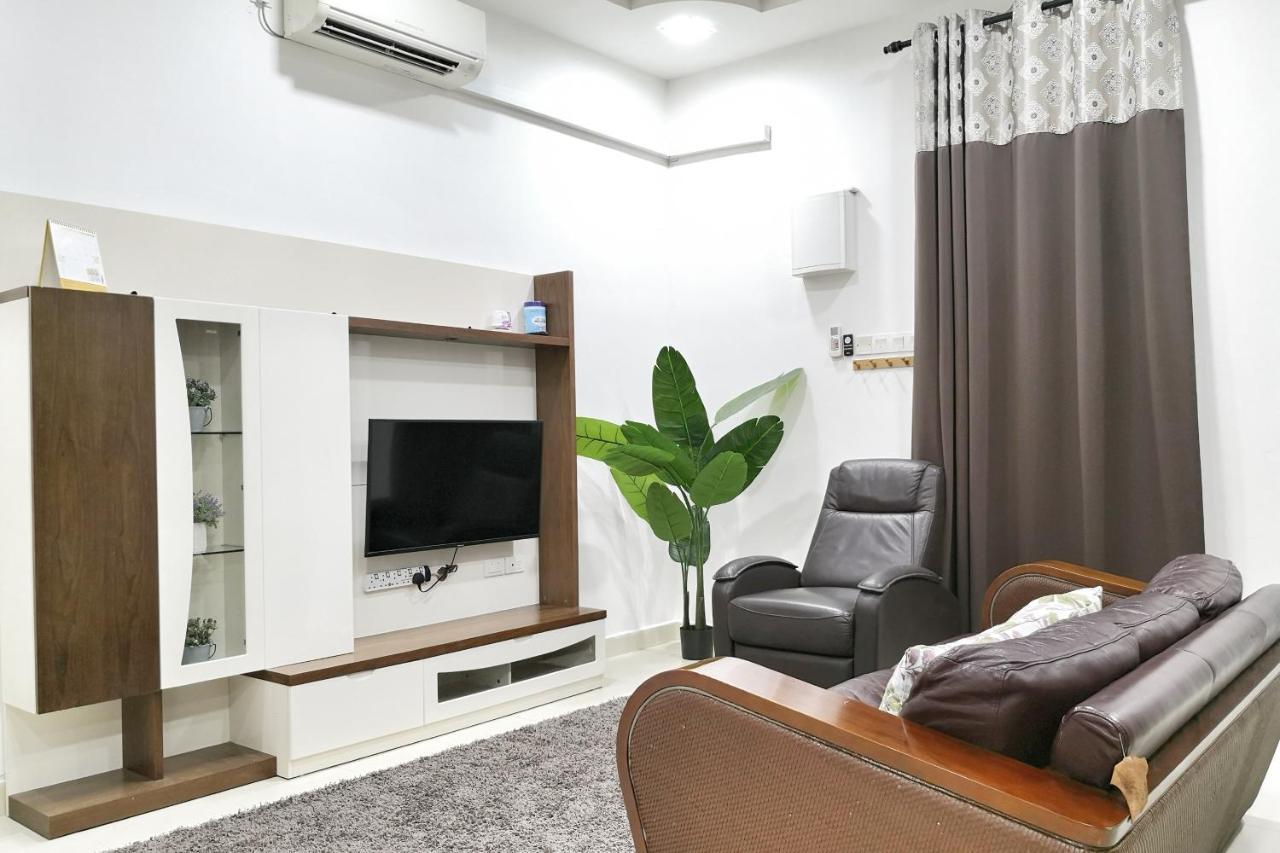Teratak Persona Homestay. 4 Rooms Double Storey Terrace In Kuantan City. Eksteriør bilde