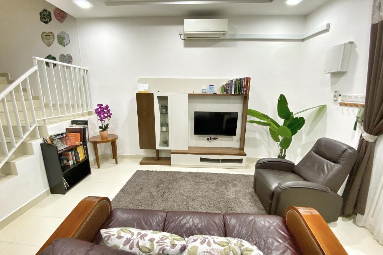 Teratak Persona Homestay. 4 Rooms Double Storey Terrace In Kuantan City. Eksteriør bilde